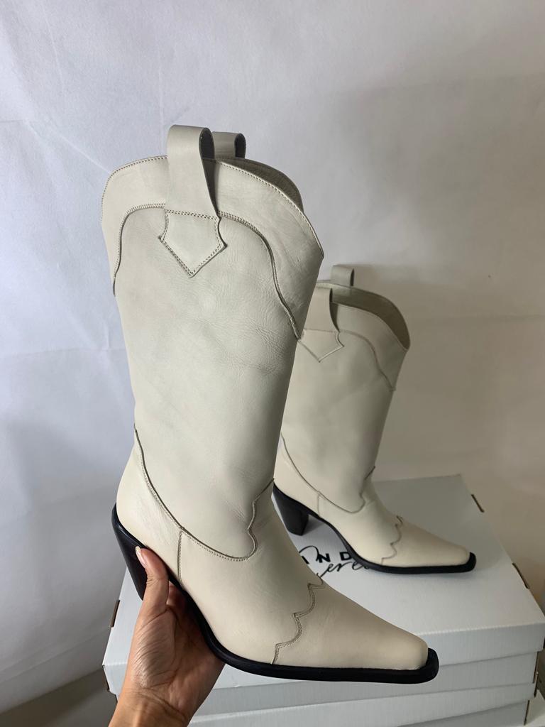Botas de piel beige modelo Sofia