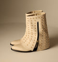 Botas de piel beige con perlas White Pearl