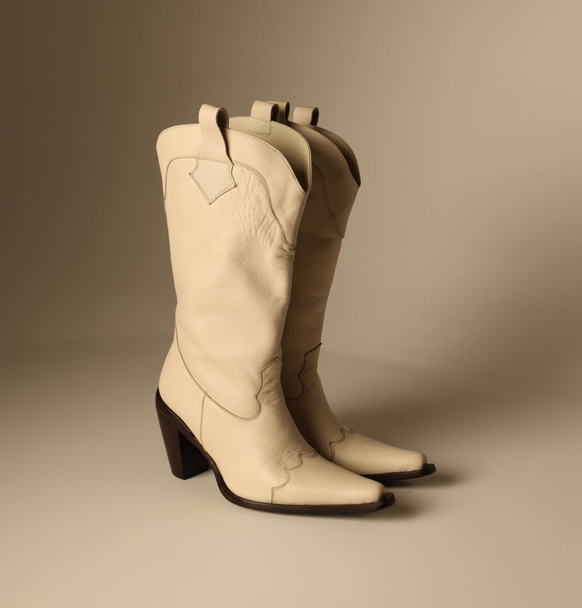 Botas de piel beige modelo Sofia