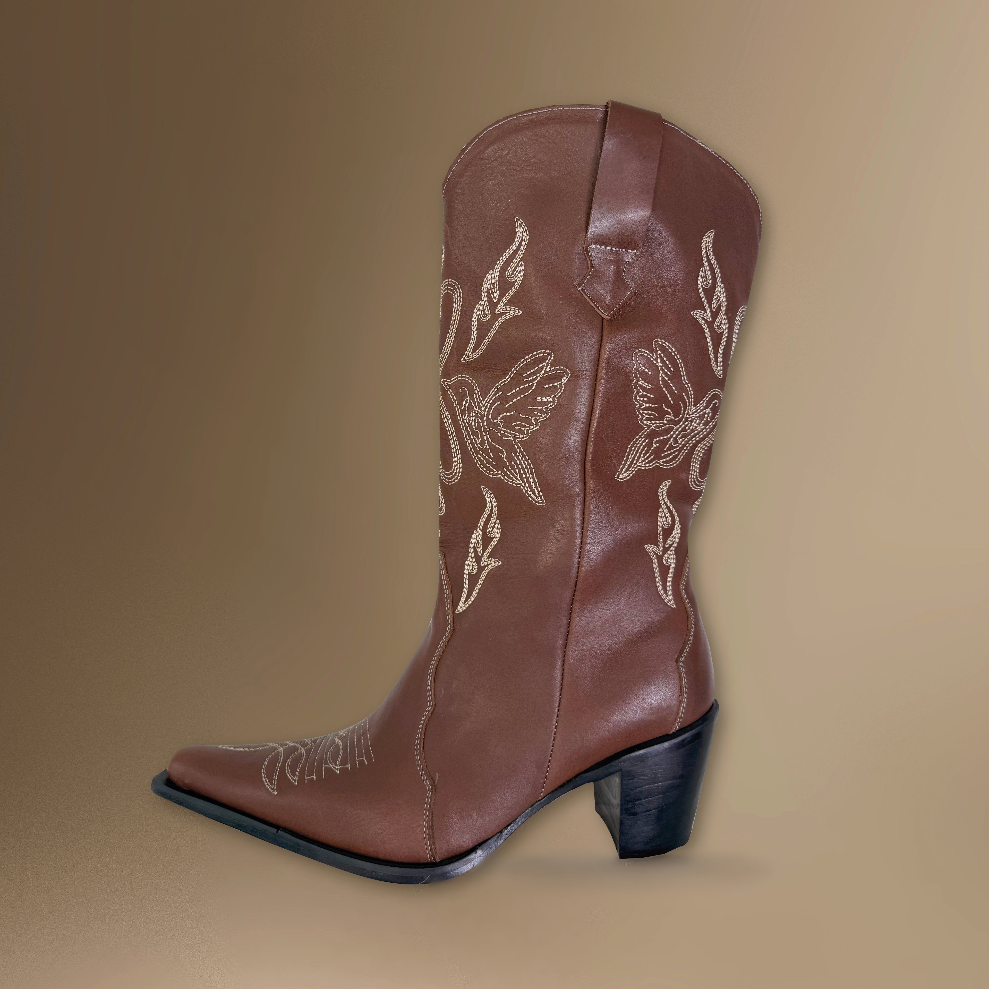 Botas de piel cafés con grabado modelo Pamela