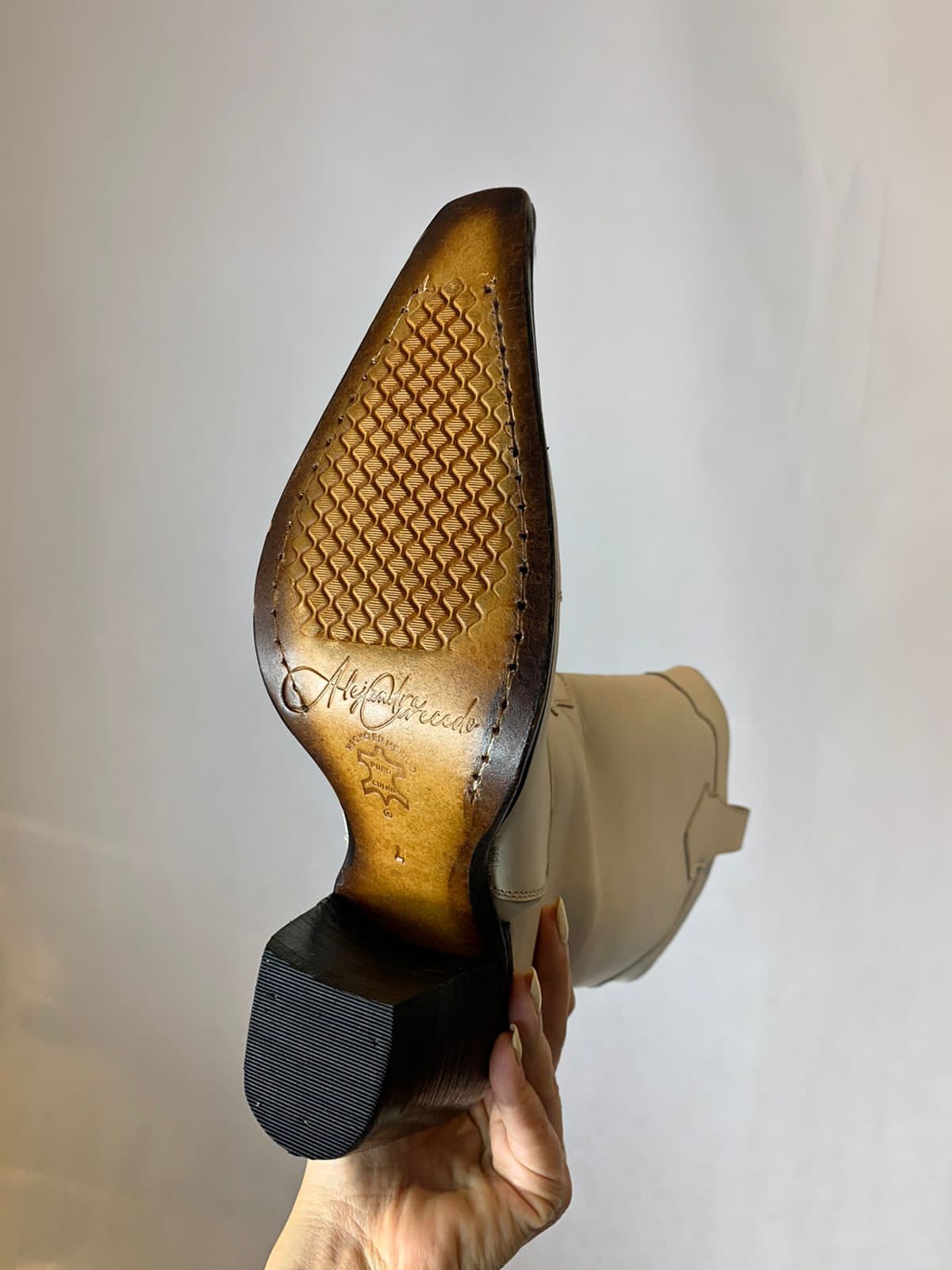 Botas de piel beige modelo Sofia